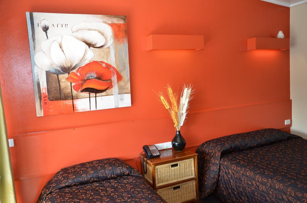 Warwick Motor Inn Habitación foto