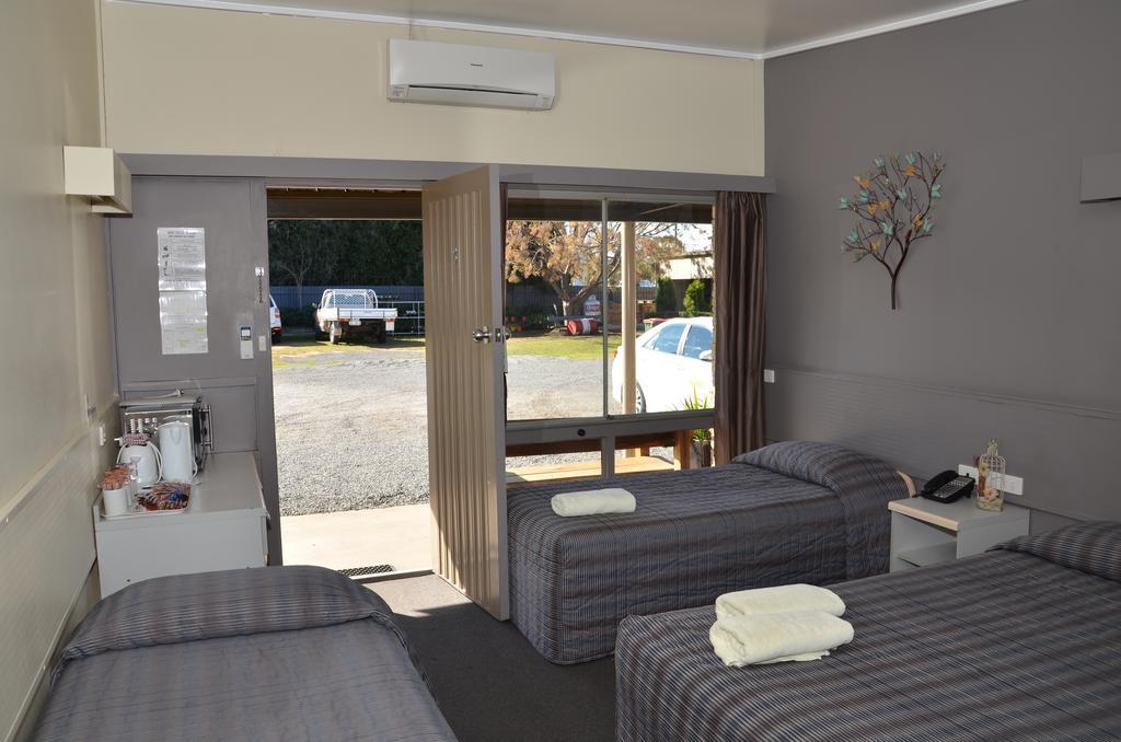 Warwick Motor Inn Habitación foto